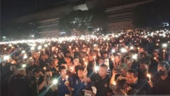 Demi Kanjuruhan, Rujuknya PSIM Yogyakarta-Persis Solo, PSS Sleman, usai Nyala Lilin Suporter PSIS Semarang di Stadion Jatidiri, Jateng-DIY Bersatu