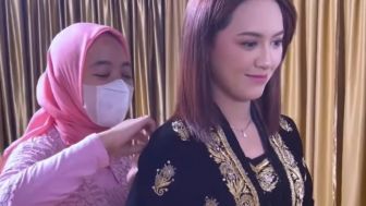 Happy Asmara Fitting Baju Pengantin Adat Jawa, Raffi Ahmad: Selamat Ya Lancar Sampai Hari H