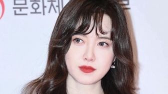 Goo Hye Sun Kenakan Gaun Hitam Mini Tanpa Merek di Busan International Film Festival