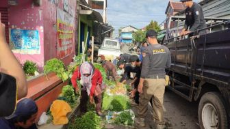 Bikin Macet Kaligawe, Pedagang di Jalan Genuksari Ditertibkan Satpol PP Kota Semarang