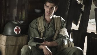 Sinopsis Hacksaw Ridge, Kisah Nyata Pahlawan Perang Dunia II dengan Sudut Pandang Berbeda