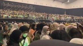 Banyak Penonton Pingsan, Konser NCT 127 di Jakarta Dihentikan Dini