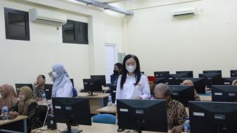 Tim Pengabdian Kepada Masyarakat (PkM) FTIK USM Kenalkan TOEFL kepada Guru SMA Al-Islam