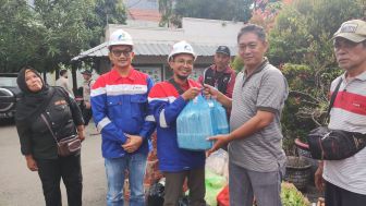 Warga Terdampak Banjir di Semarang Terima Bantuan Sembako dari PGN