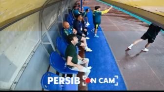 Merinding! Bench Reaction Persib Bandung, Luis Milla Bolak-Balik Saat Ciro On on One