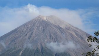 Gunung Semeru Hari Ini Erupsi, Status Level 3 Waspada