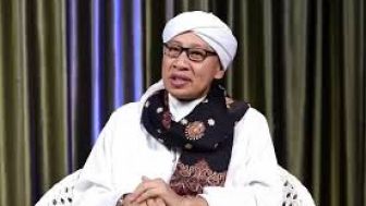 Tafsir Mimpi Bertemu Orang Tua yang Sudah Meninggal, Buya Yahya Jelaskan dari Sudut Pandang Islam