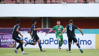 Kaca Pecah! Bus Arema FC Diserang Usai Laga Lawan PSS Sleman di Stadion Maguwoharjo