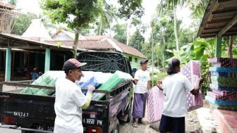Tunjang Revitalisasi Masjid dan Asrama Ponpes As-Siraj di Kebumen, Santri Dukung Ganjar Berikan Bantuan Material dan Kasur