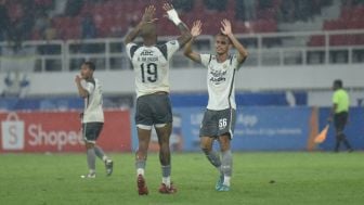 Debut Manis Rezaldi Hehanusa, Bikin Luis Milla Full Senyum Persib Kalahkan PSIS Semarang