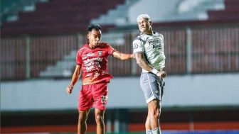 Ciro Sambut Assist Hariono, Striker Persib Bandung Beri Headshot ke Pemain Nomor 22 Langsung Ambruk