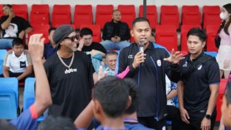 Penerjemah Ronaldinho Direkrut Persib Bandung? Bayu Eka Sari Sebut Proses