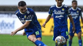 Gol 20 Meter Marc Klok Selamatkan PSIS Semarang, Persib Naik Posisi