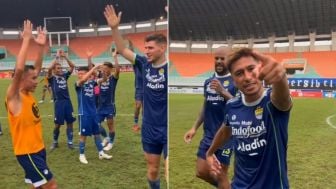 Sindir PT LIB? Daisuke Sato Nyanyikan Chant Persib Bandung, Jupe Pukul "Drum"