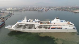 Kapal Pesiar MS Silver Whisper Merapat di Pelabuhan Tanjung Emas, Bawa Turis Wisata di Semarang dan Jogja