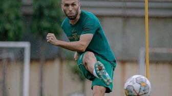 Tendangan Spektakuler Free Kick Ze Valente Jebol Gawang Teja Paku Alam, Mirip Bepe Signori