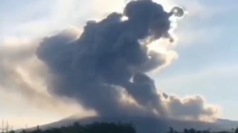 Heboh Merapi Munculkan Awan Bentuk Gareng Bukan Petruk, Apa Artinya