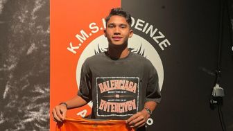 500 DEP! Jual Jersey Bertanda Tangan Marselino Ferdinan, MSK Deinze Kena Bully