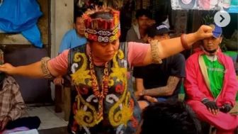 Hebat! Fakta Pengobatan Tradisional Ibu Ida Dayak Viral di Media Sosial, Cukup Beli Ini Penyakit Sembuh