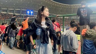 Suporter Persib Karina Rosalin Coba Berbaur Dengan The Jak Supaya Gak Ketahuan, Netizen: Tenang Jakmania Orangnya Asik