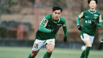 Menuju Muangthong, Pratama Arhan Main Bareng Kiper Timnas Thailand Kawin Thamsatchanan