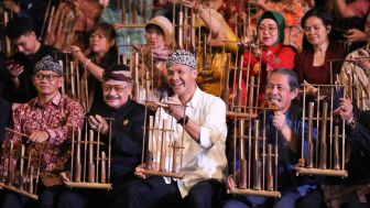Politik Seblak dan Angklung, Cara Ganjar Rebut Elektabilitas di Jawa Barat