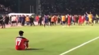 Jawaban Irfan Jauhari Soal Viral Foto Duduk Santai saat Ricuh Timnas Indonesia vs Thailand