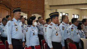 Staf Ahli Menteri Hukum dan HAM Bidang Ekonomi Dr Lucky Agung Binarto Ajak Jajaran Imigrasi Semarang Tetap Responsif