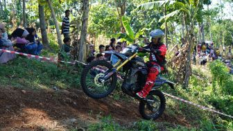 Kaum Trabas di Semarang Kirim Energi untuk Delvintor Alfarizi Taklukkan MXGP Lombok, Honda Community Jateng ikut Jajal Honda CRF150L