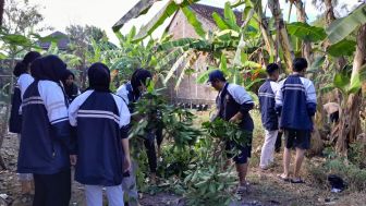 Hidupkan Kembali KWT: Mahasiswa KKN Tim II Undip Tahun 2023 Bantu Pembukaan Lahan Baru