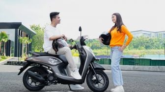 Malah Bikin Repot! Kebiasan Simpan Jas Hujan Basah di Dalam Jog Motor Picu Bahaya