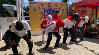 Alfamart Ajak Warga Sekitar Toko Ikut Lomba di HUT RI ke 78, Total Peserta 7800 Orang, dari Makan Kerupuk Hingga Pensil Botol