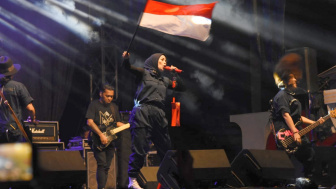 Pecah! Konser Band Kotak Hibur Ribuan Mahasiswa Baru Udinus Semarang