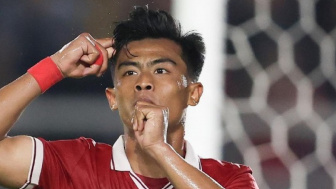 Halo Tokyo Verdy, Selebrasi Gol Kapten Pratama Arhan Tunjuk Kepala Lalu Isap Jempol Beri Kode