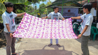 Gelar Pelatihan Membatik, Sukarelawan Pandawa Ganjar Persembahkan Batik Khusus untuk Ganjar Pranowo