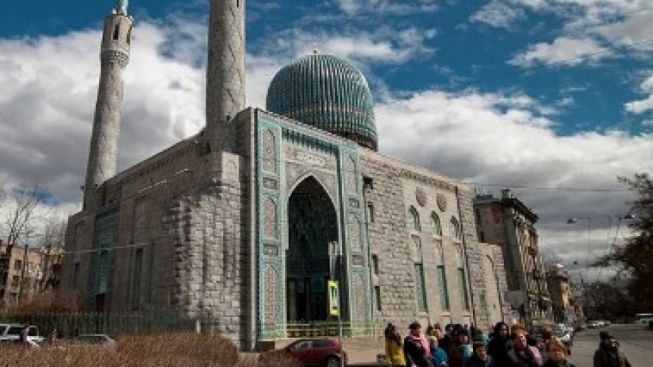 Soekarno Ubah Gudang Senjata jadi Blue Mosque di Rusia, Ganjar Ungkap Ukiran Kaligrafi Jepara pada Masjid Biru