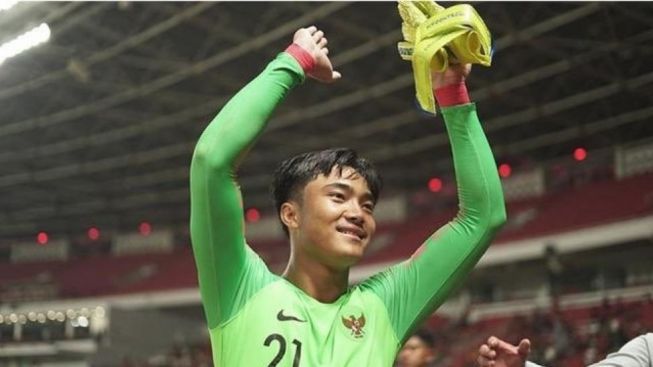 Kabar Kiper Ernando Ari Sutaryadi Tinggalkan Persebaya, Kontrak Berakhir Desember 2022