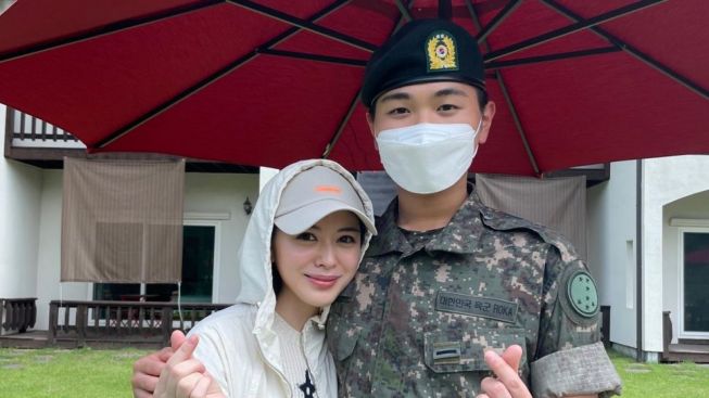 Ayana Moon Lepas Hijab, Begini Dalil Pembelaan Dia