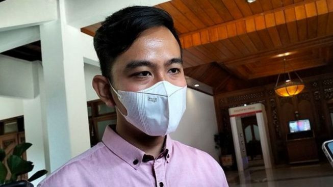 Gibran Hibur Erick Thohir Usai FIFA Hapus Indonesia Tuan Rumah Piala Dunia U20: Ra Usah Sedih Ada Plan B dan C