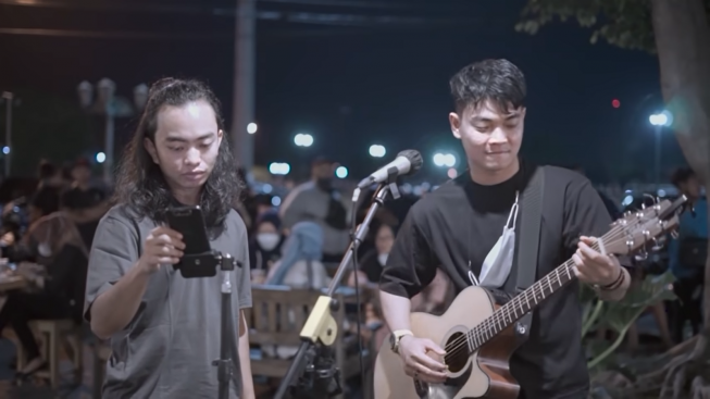 Chord Gitar dan Lirik Lagu Buih Jadi Permadani Versi Cover Zinidin Zidan Feat Tri Suaka Mudah Dimainkan dan Viral