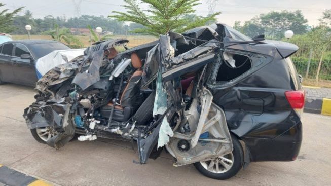 Kronologi Kecelakaan Innova Ayah Emil Dardak Tabrak Belakang Truk di Tol Pemalang Batang: Ini Kondisi Jalan dan Kecepatan Kendaraan