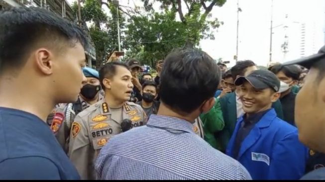 Umpatan Kasar Kombes Setyo dan Sumpah Serapah ke Mahasiswa Aksi Demo Patung Kuda Pancing Emosi