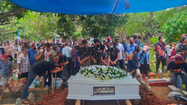 Jenazah ASN Bapenda Iwan Budi, Korban Pembunuhan dan Saksi Korupsi Aset Pemkot Semarang Dimakamkan