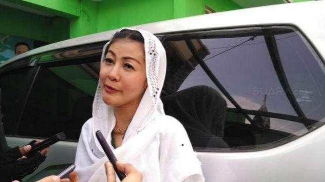 Siapa Hasnaeni Atau Wanita Emas? Simak Profilnya Berikut Ini