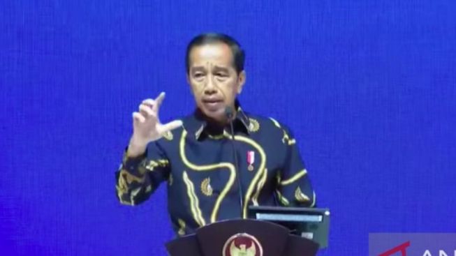 Jokowi Perintahkan Liga 1 Dihentikan Sementara dan Soroti Hal yang Harus Dievaluasi