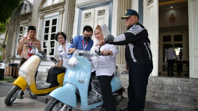 Uwinfly Motor Listrik Model Sport Hingga Vespa Buatan Semarang, Serahkan CSR ke Pemkot Semarang: Harga Rp 8 Jutaan