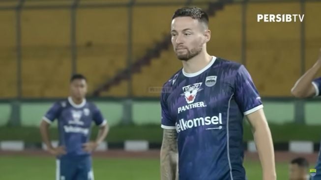 Coret Marc Klok dari Skuad Persib Bandung, Luis Milla Pilih Gelandang Muda Lokal