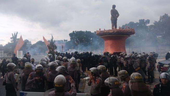 Rusuh Suporter di Jatidiri, Ganjar Minta Mari Evaluasi Bareng, Terkendali Tak Ada Korban