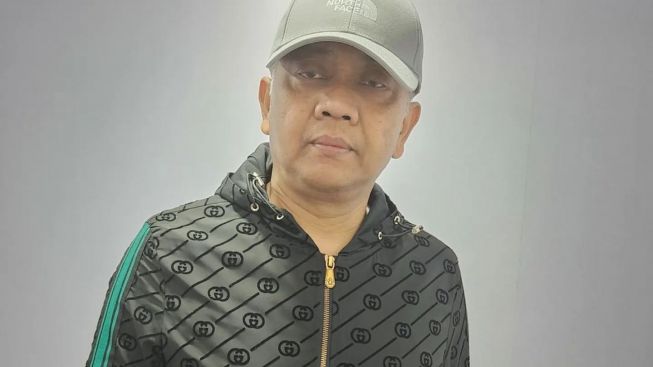 Ebes Anto Kenalkan Jaket Hijau, New Home, Saham Persebaya Selamat Tinggal PSIS ?