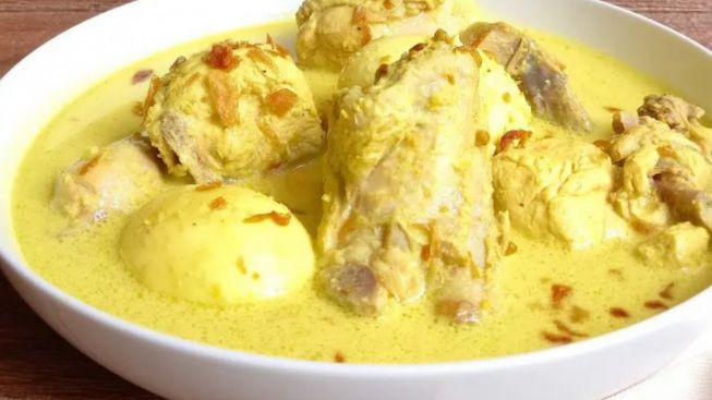 Tips Masak Opor Ayam Kuning Santan, Tambahkan Lengkuas dan Kencur Untuk Cita Rasa